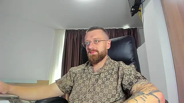 Show modela Findom_guy na web-kameri