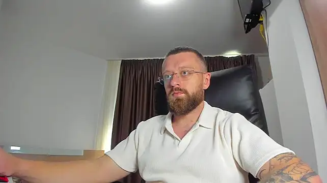 Show modela Findom_guy na web-kameri