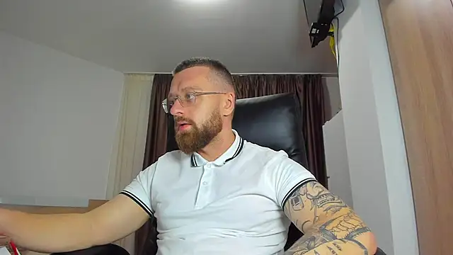 Findom_guy Show in webcam