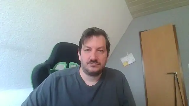 Golffahrer1982 Show in webcam