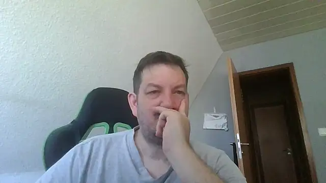 Golffahrer1982 Show in webcam