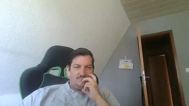 Golffahrer1982 Show in webcam