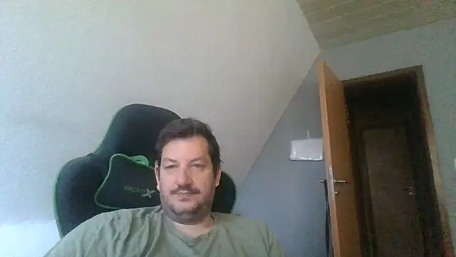Golffahrer1982's Live XXX Chat