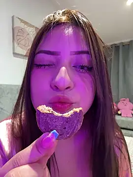 Zoe_Lennoxx Adlı Modelin Canlı XXX Sohbeti