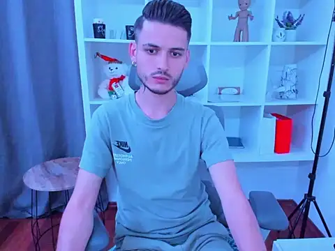 andboyfor6 Show in webcam