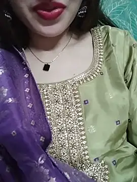 Noor_Darliingn Webbikameraesitys