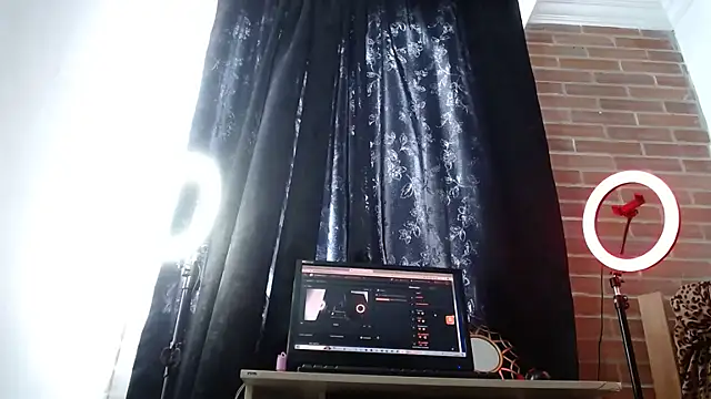 Živá chatovací místnost KarimaSarabe