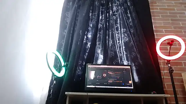 Živá chatovací místnost KarimaSarabe