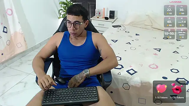 צ'אט XXX בשידור חי של alejandrocock23