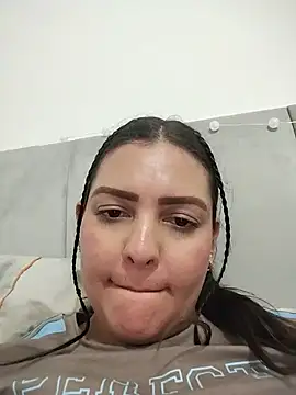 XXX chat uživo modela Mia_Hampton