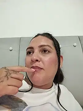 Chat XXX en directo de Mia_Hampton
