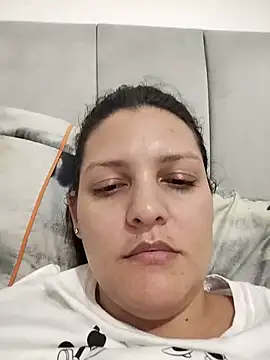 Chatroom XXX en direct de Mia_Hampton