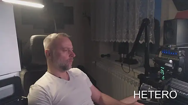 Daddy_4_Sluts 在線直播表演