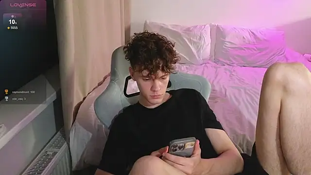 cute_thomas Show in webcam