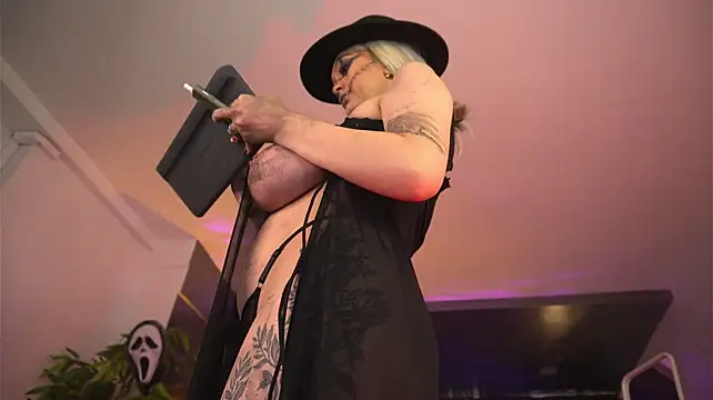 Онлайн чат XXX HotBustyBabeX