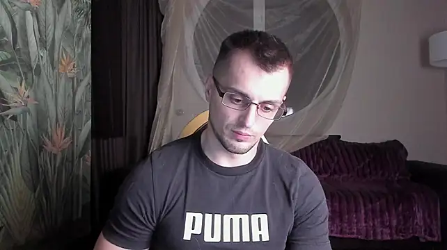 Friend12321 Show in webcam