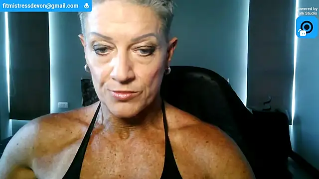 Show modela Devon2020 na web-kameri