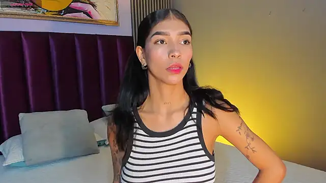 LauraAristizabal's Live XXX Chat