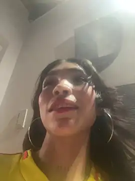 LauraAristizabal live XXX chat