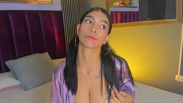 LauraAristizabal's Live XXX Chat