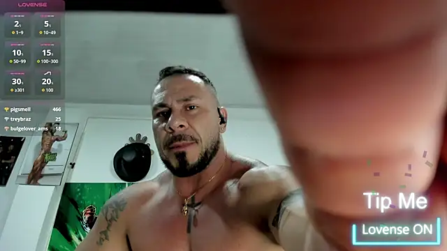 LOGAN_WHITTERS01's Webcam Show