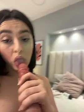MiahWindsor Show in webcam