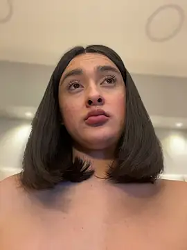 Show modela MiahWindsor na web-kameri
