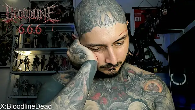Show modela DEATHINK666XX na web-kameri