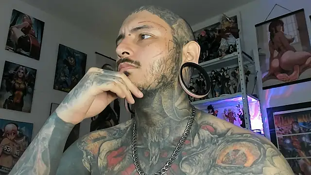 Show modela DEATHINK666XX na web-kameri