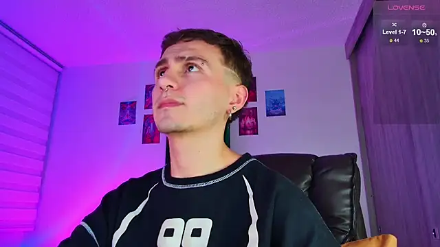 Show modela dimitri-bilak na web-kameri
