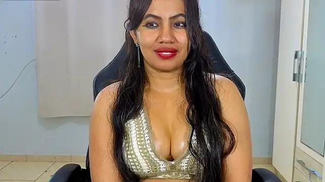 Chat +18 de FannyXhot ao vivo