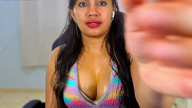 FannyXhot élő XXX-chatje
