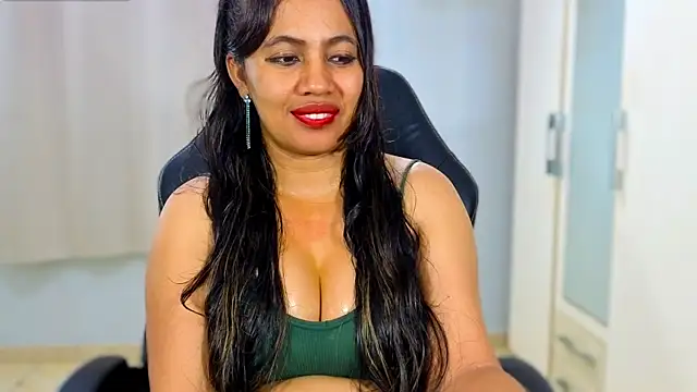 Chat +18 de FannyXhot ao vivo
