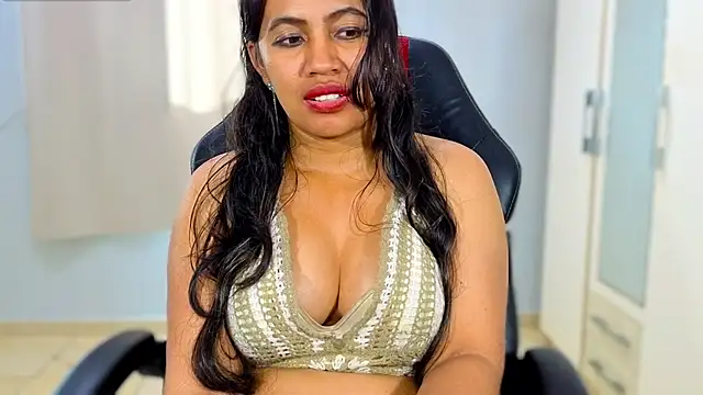 Pokazy przed kamerką – FannyXhot