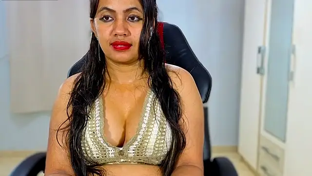 Chat +18 de FannyXhot ao vivo