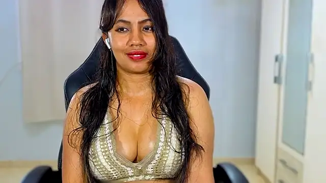 Chat +18 de FannyXhot ao vivo