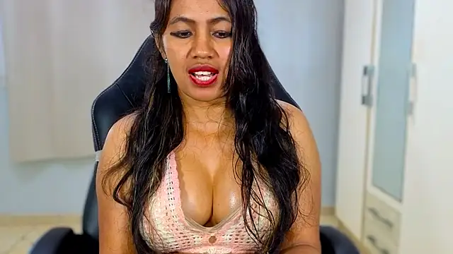 FannyXhot: διαδικτυακό σόου στην κάμερα