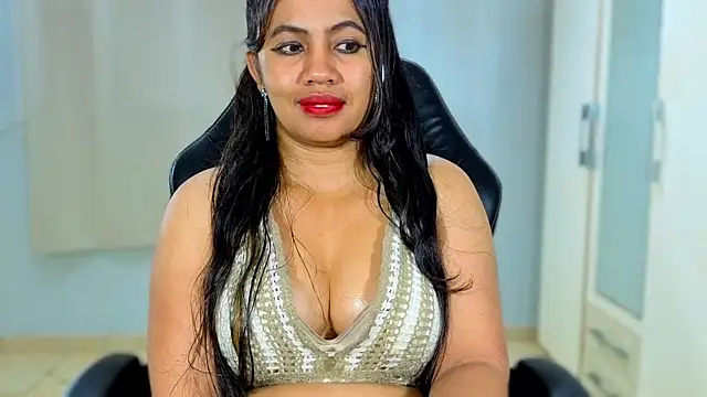 Pokazy przed kamerką – FannyXhot