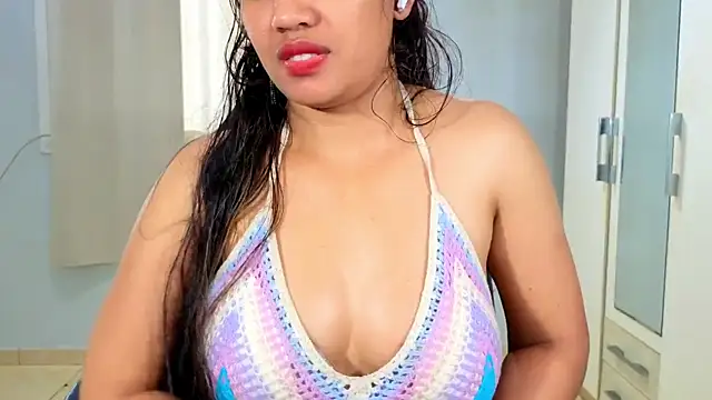 Pokazy przed kamerką – FannyXhot