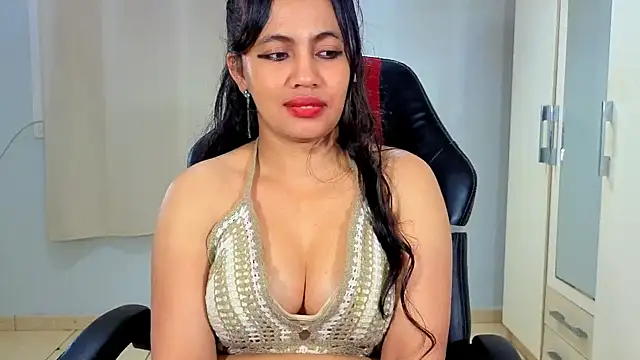 Pokazy przed kamerką – FannyXhot