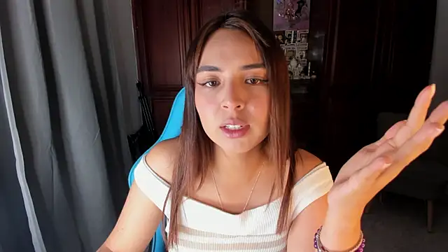 Nicole_Ss Adlı Modelin Canlı XXX Sohbeti