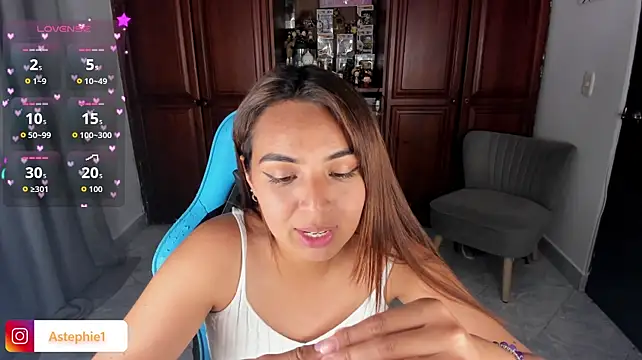 Nicole_Ss Chat XXX in diretta