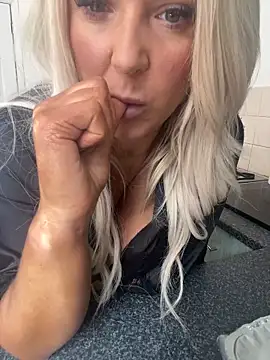 Chat +18 de Bustyblondebabe32 ao vivo