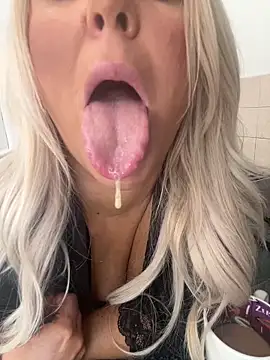 Bustyblondebabe32 live XXX chat