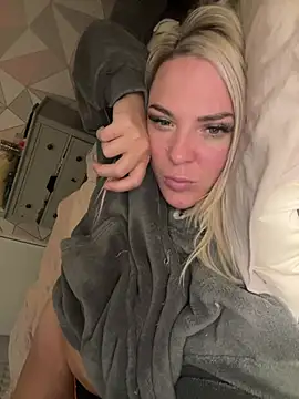 Bustyblondebabe32: απευθείας συνομιλία ΧΧΧ