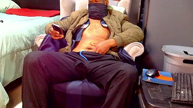 CharlesBlk-79 Show in webcam
