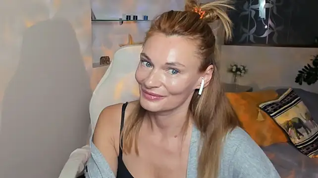 MistyBarnes' Live XXX Chat