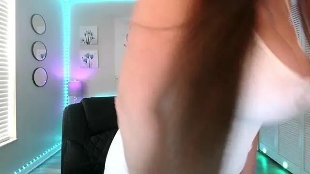 SamieSutton Show in webcam