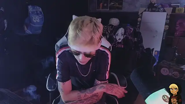 AcidMilo Show in webcam