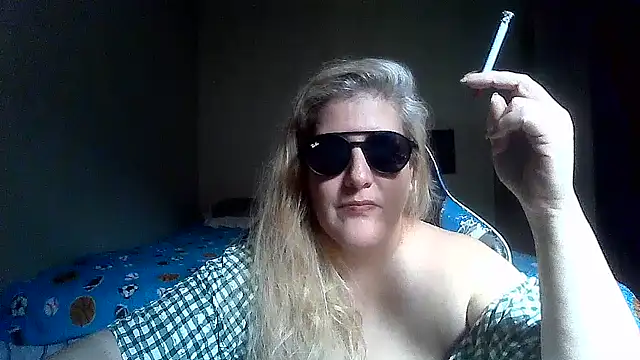 הופעת וובקאם של PamelaEmarido